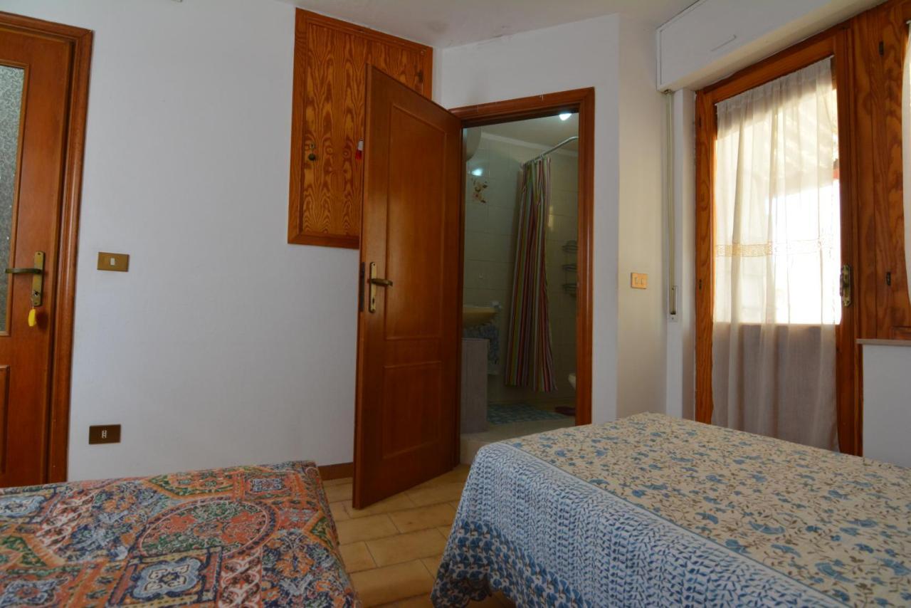 Casa Vacanze I Girasoli Иглесиас Екстериор снимка